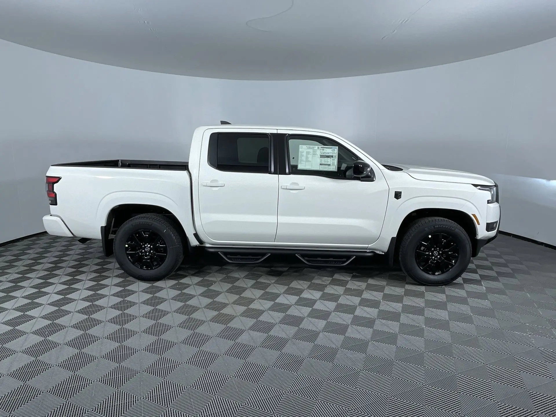2026 Nissan Frontier Crew Cab SV photo 9