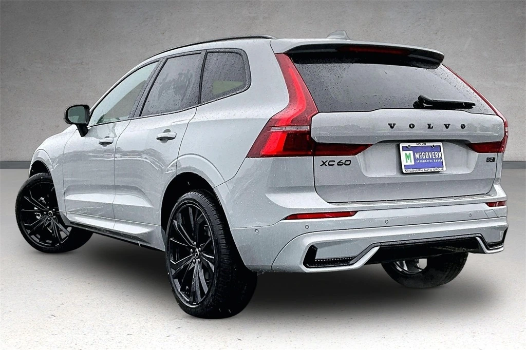 2026 Volvo - image 3