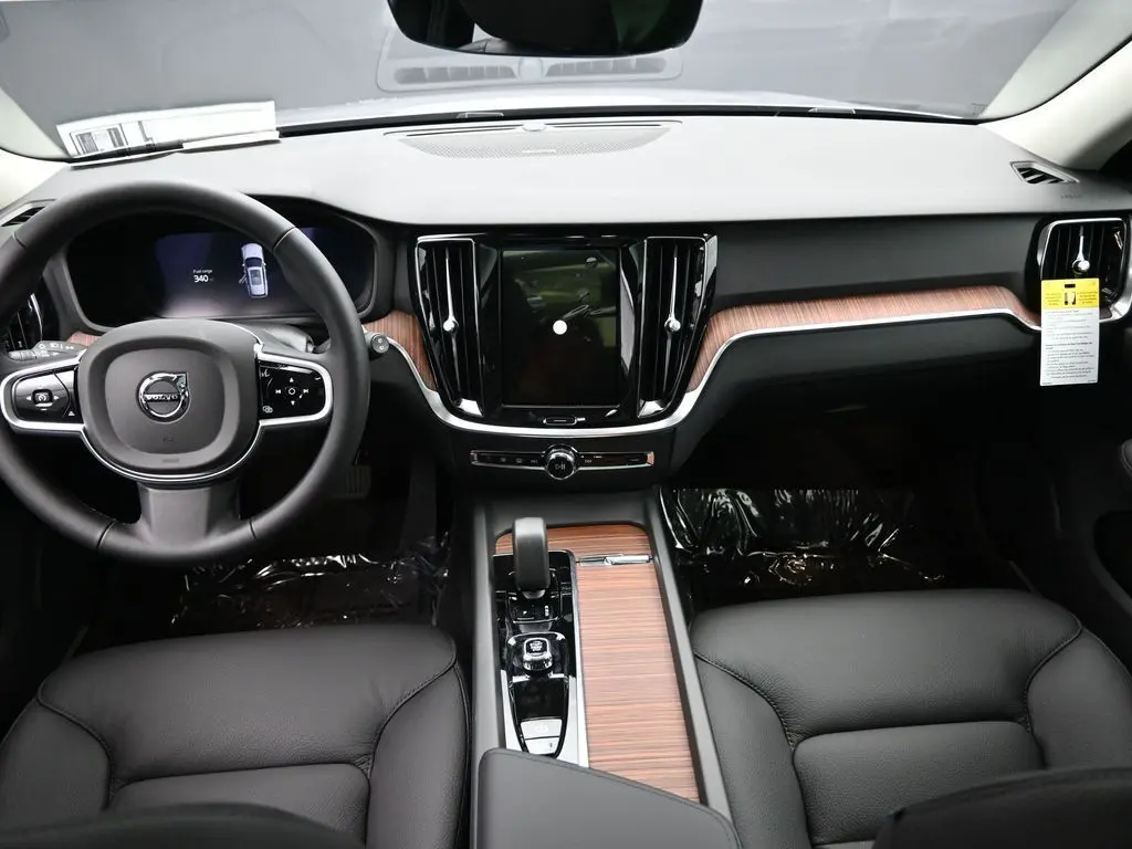 2026 Volvo - image 19