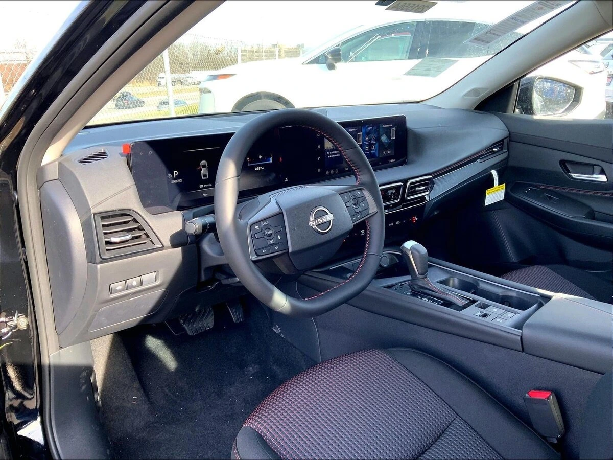 2026 Nissan Sentra SR - Photo 8
