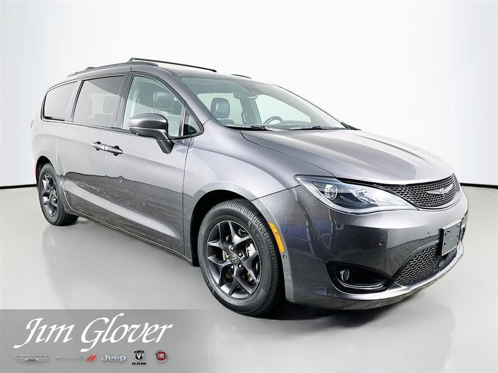 2020 Chrysler Pacifica Touring L Plus's photo
