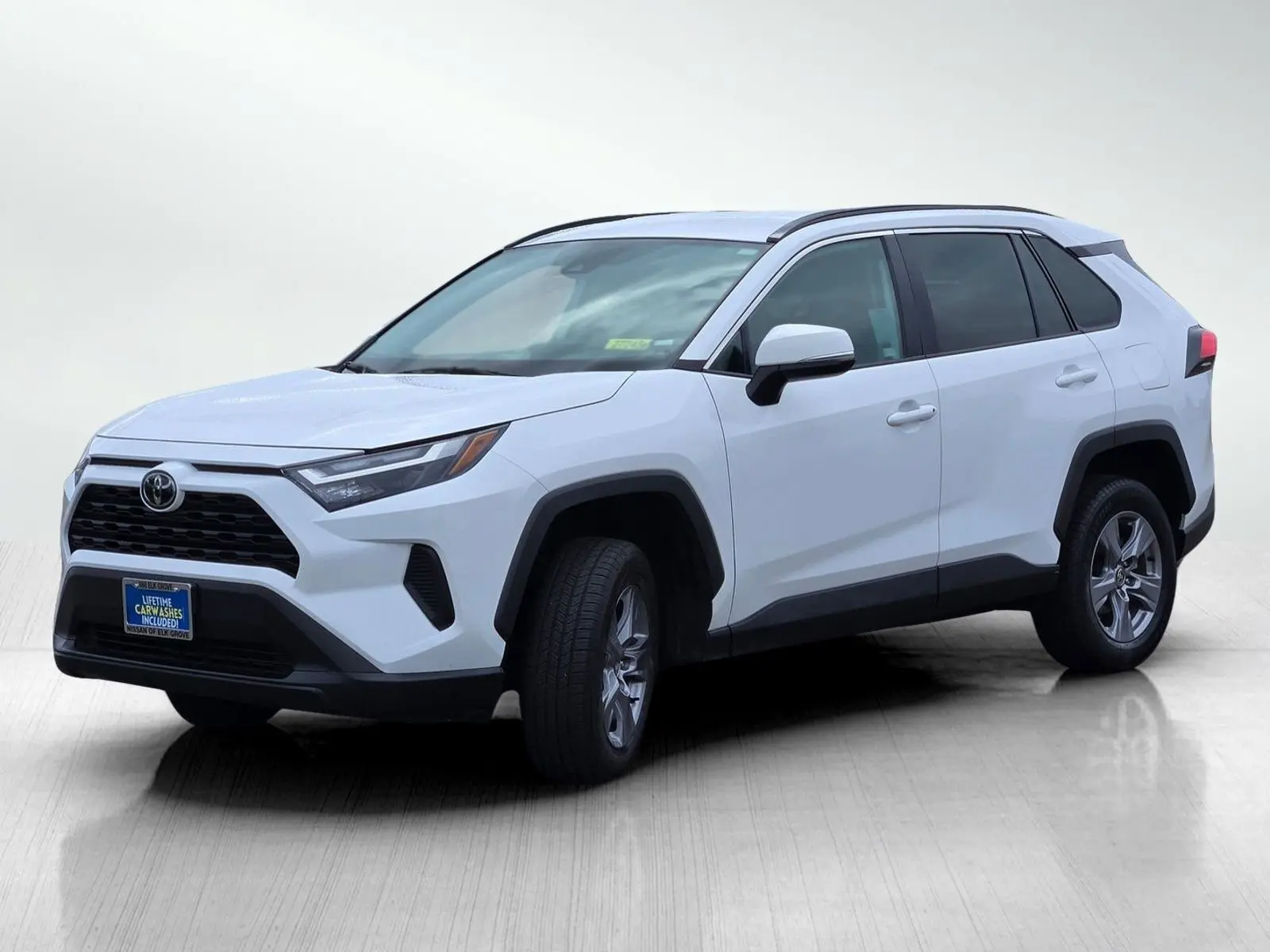 2022 Toyota RAV4 XLE photo 8