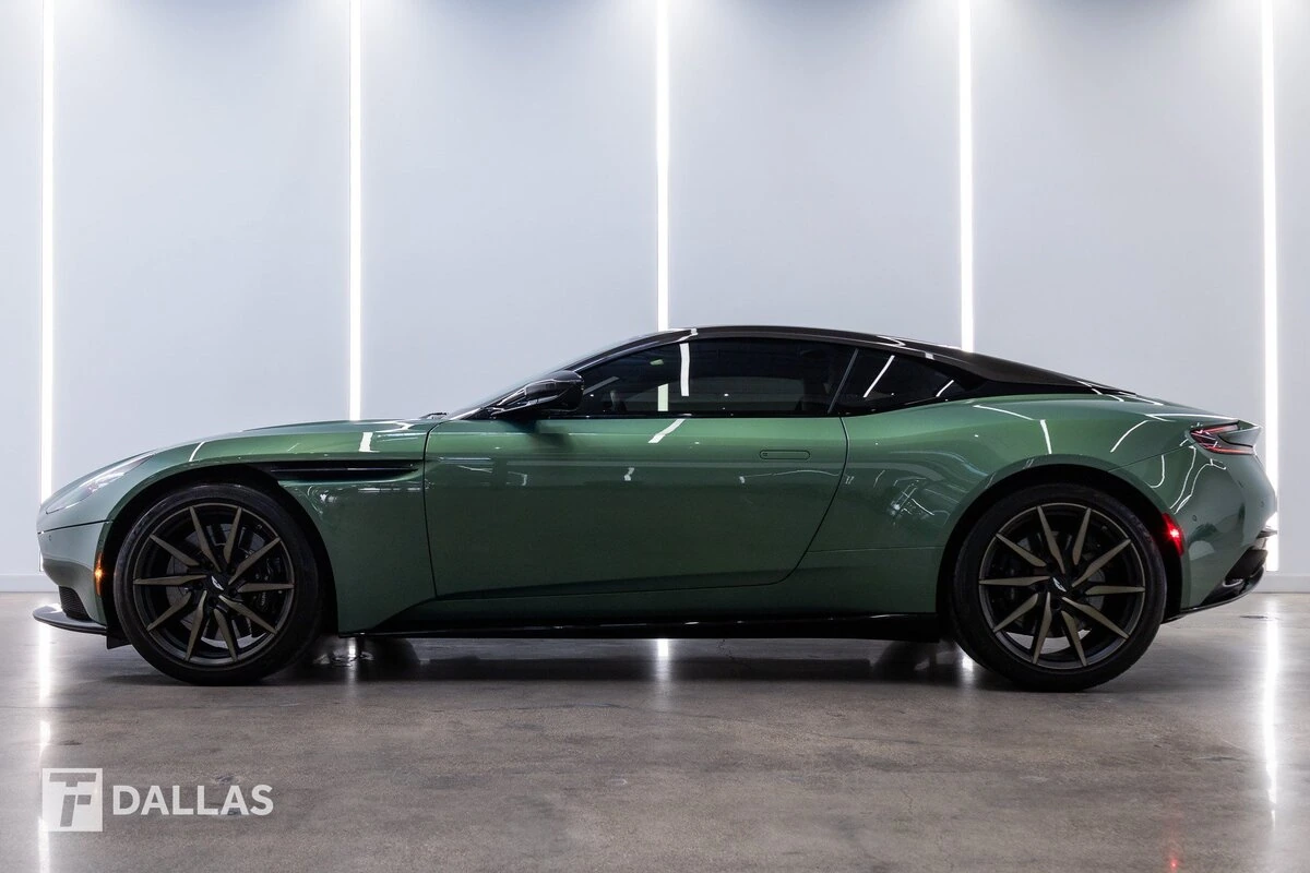 2022 Aston Martin DB11