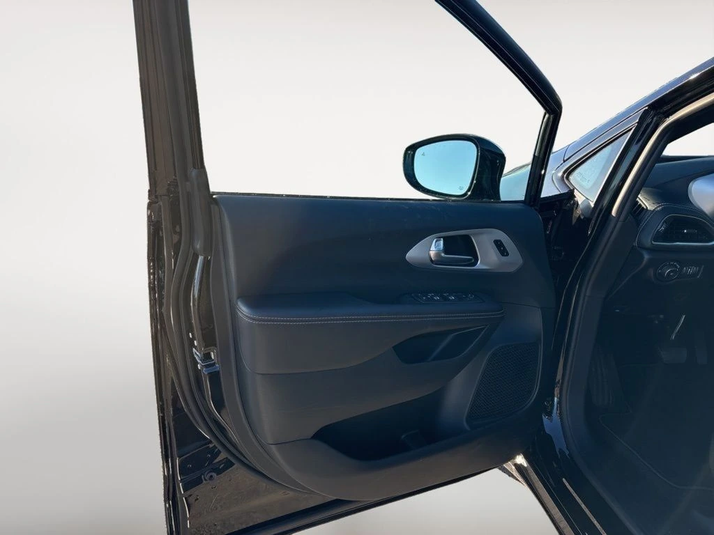 2026 Chrysler Pacifica Limited - Photo 33