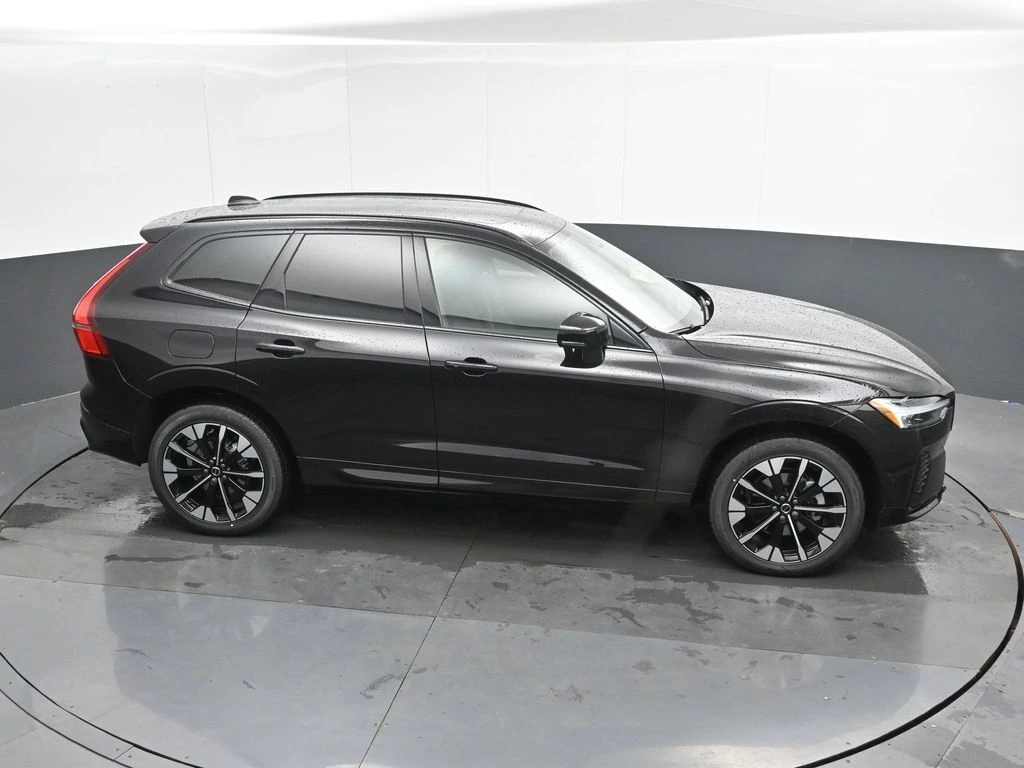 2026 Volvo XC60 Plus - Photo 32