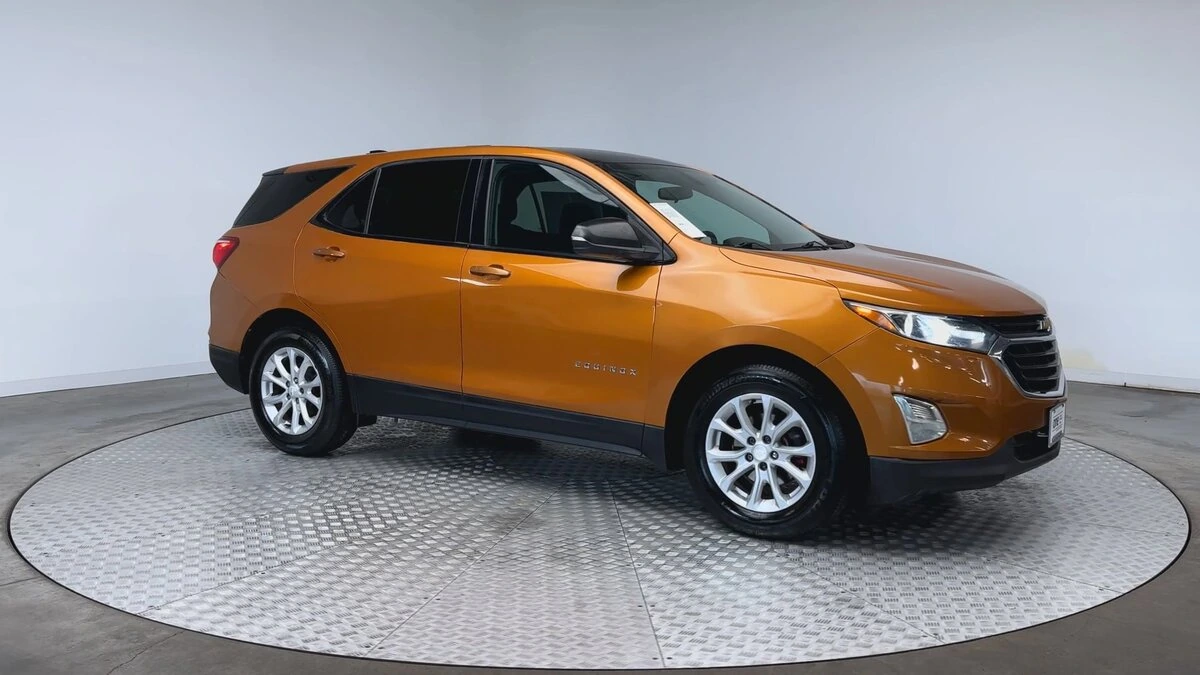 Used 2018 Chevrolet Equinox LT with VIN 2GNAXJEV8J6211523 for sale in Highlands Ranch, CO