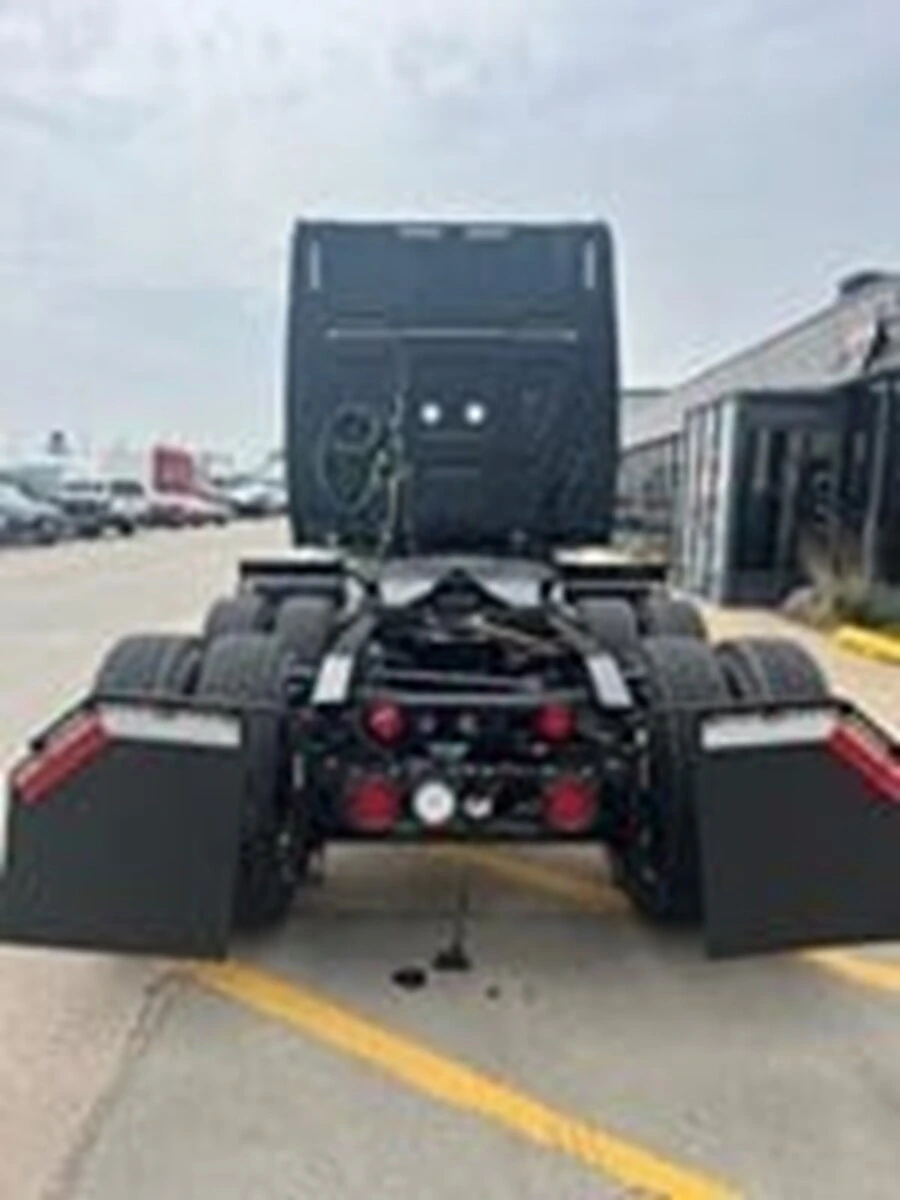 2025 International HX in Dubuque, IA — photo 4