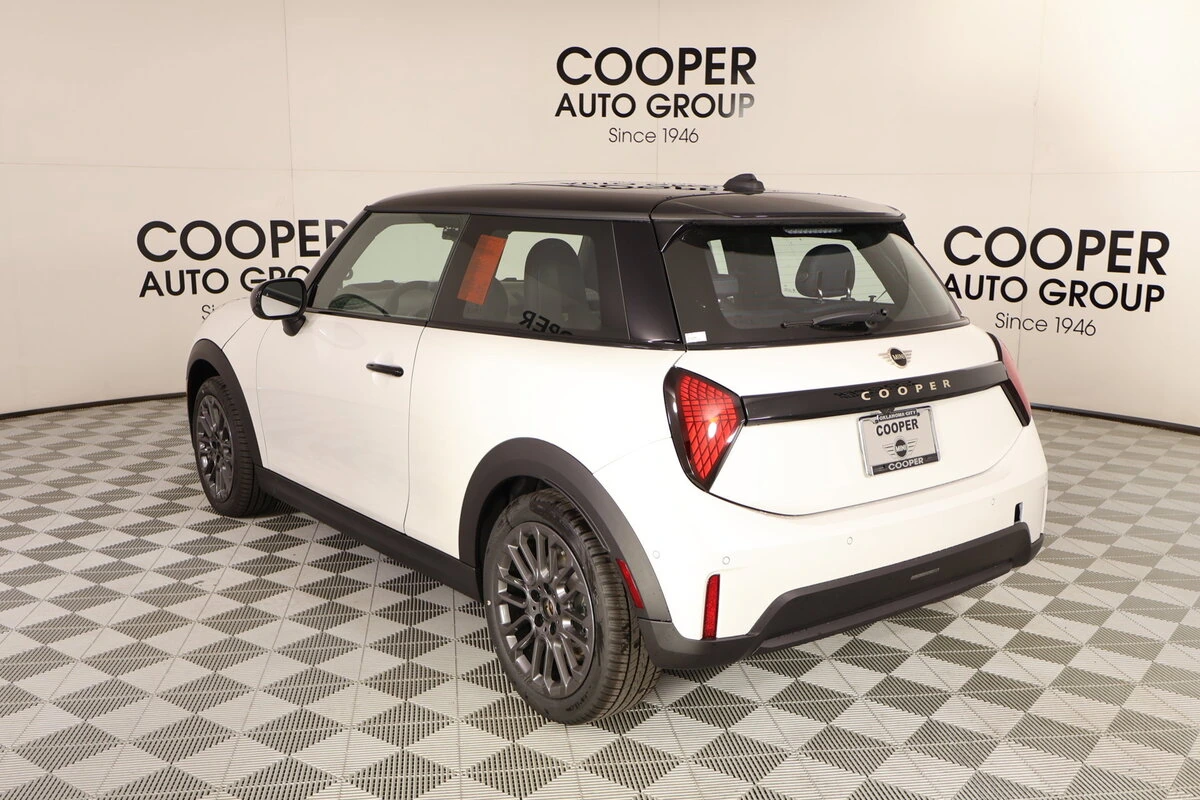 2026 MINI Hardtop 2 Door - Photo 18
