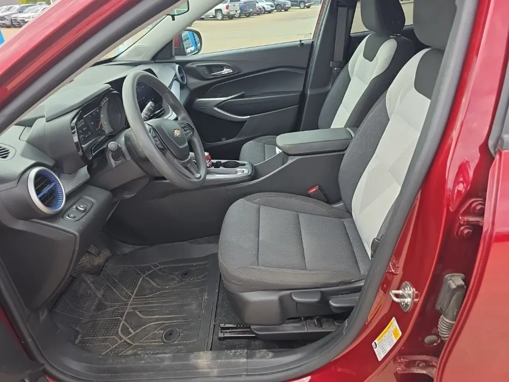 2024 Chevrolet Trax LS photo 10