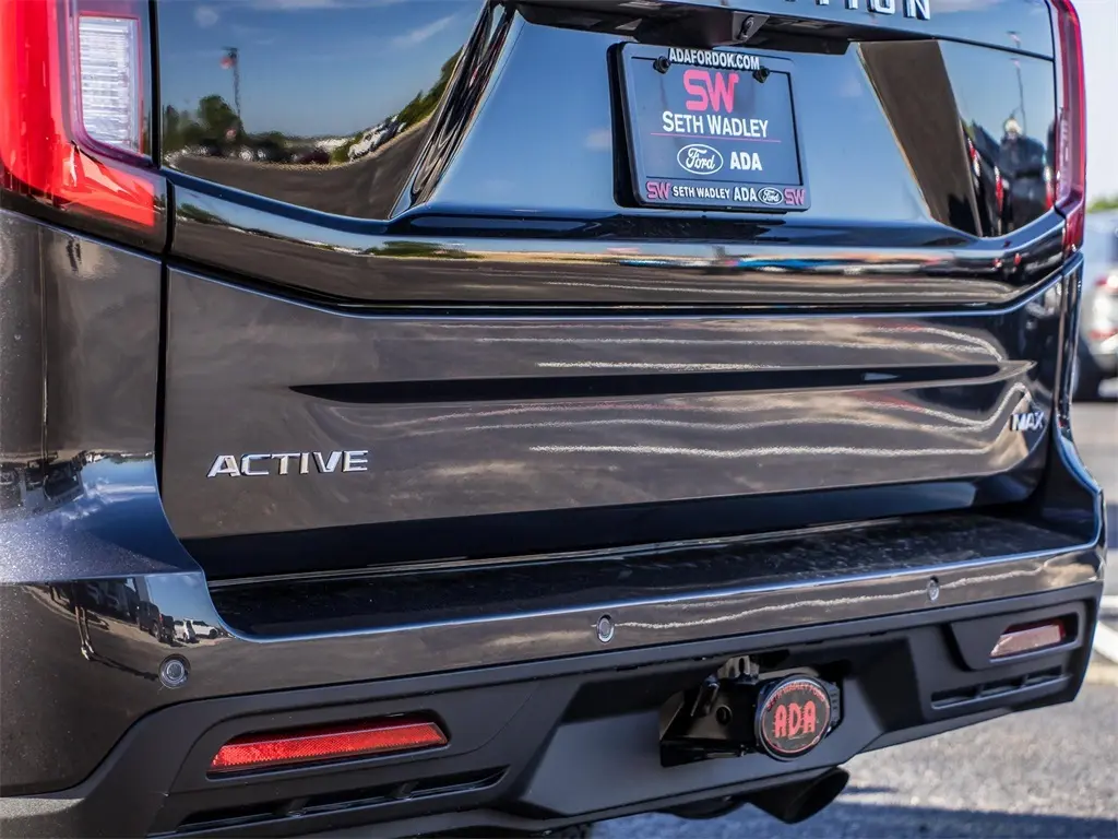 2025 Ford Expedition MAX photo 4
