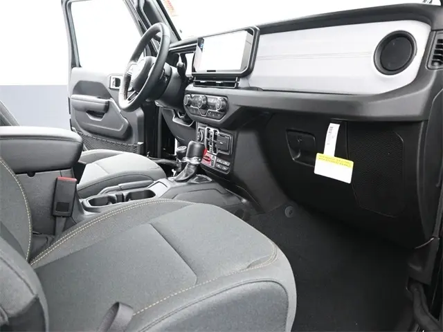2024 Jeep Gladiator Willys photo 20