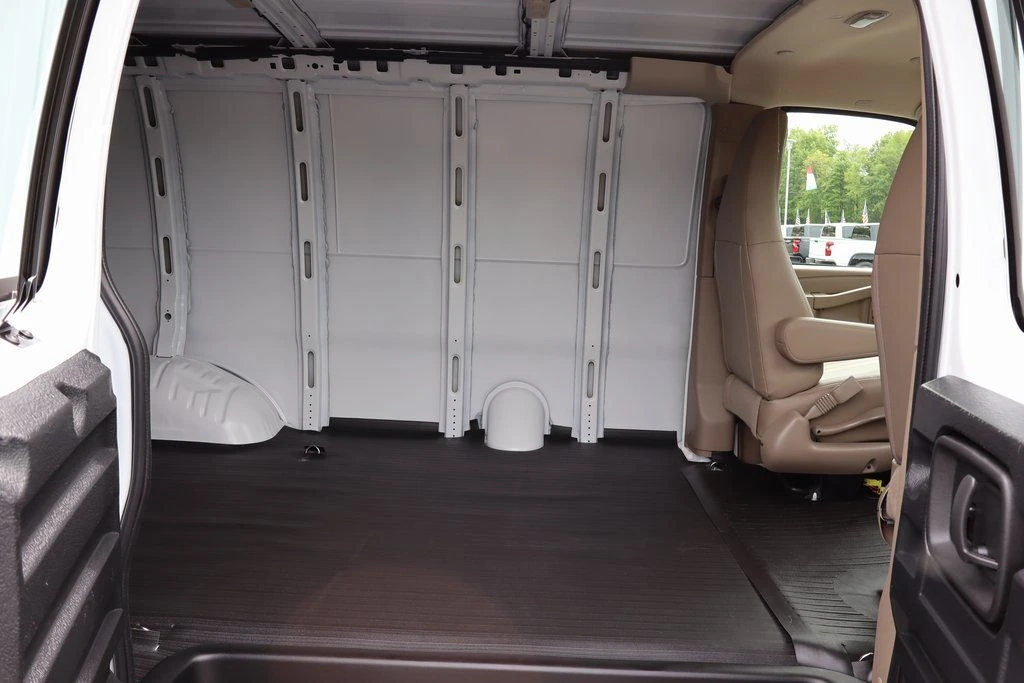 2025 Chevrolet Express Cargo Work Van - Photo 25