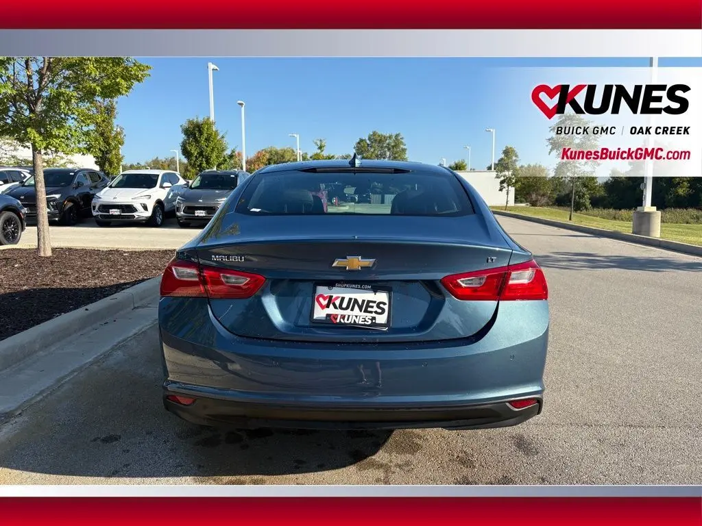 2024 Chevrolet Malibu 1LT photo 3