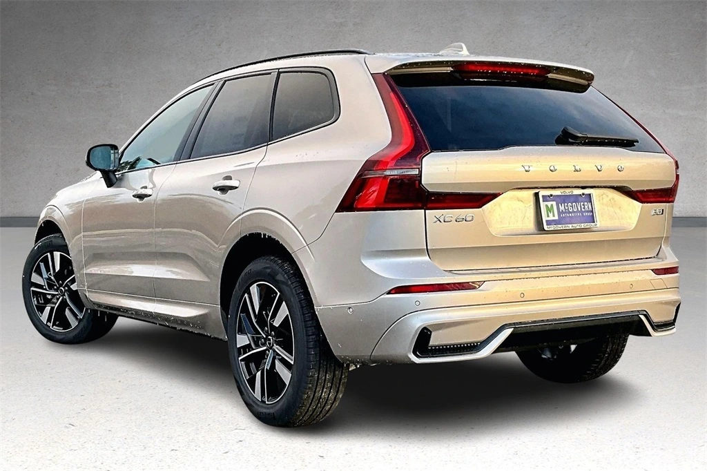 2026 Volvo - image 3