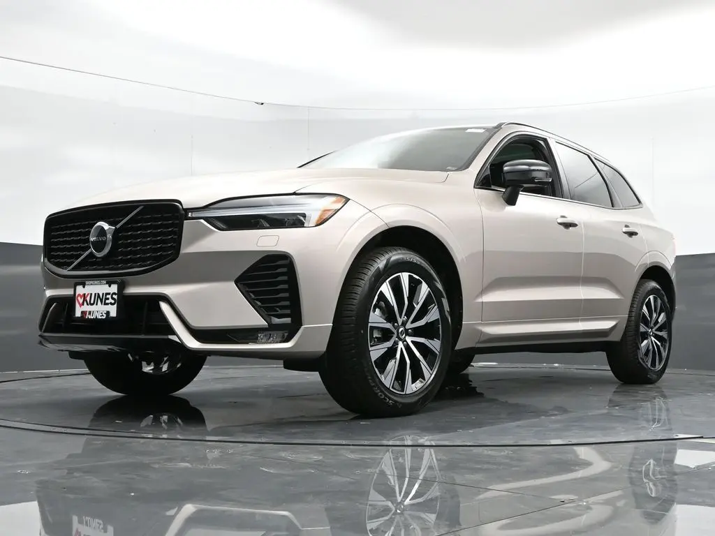 2025 Volvo - image 42