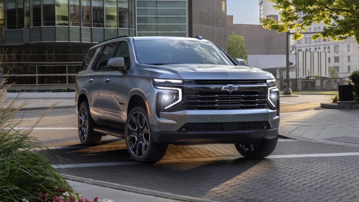 2026 Chevrolet Tahoe Exterior Passenger Side Front Angle