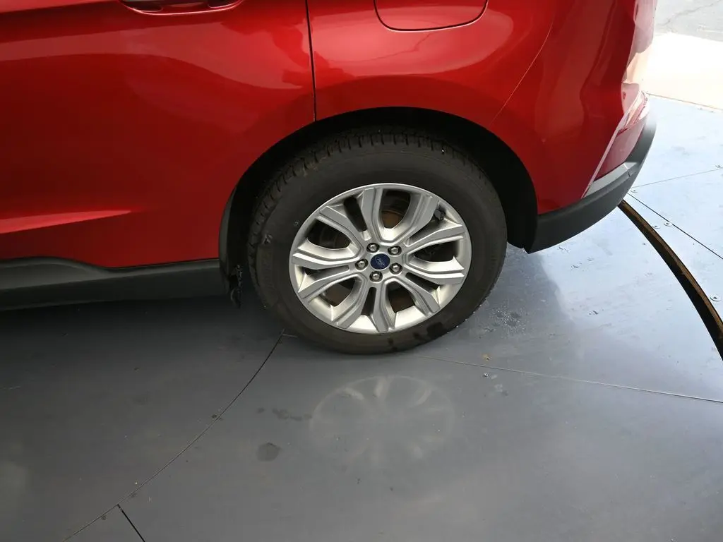 2021 Ford Edge Titanium photo 12