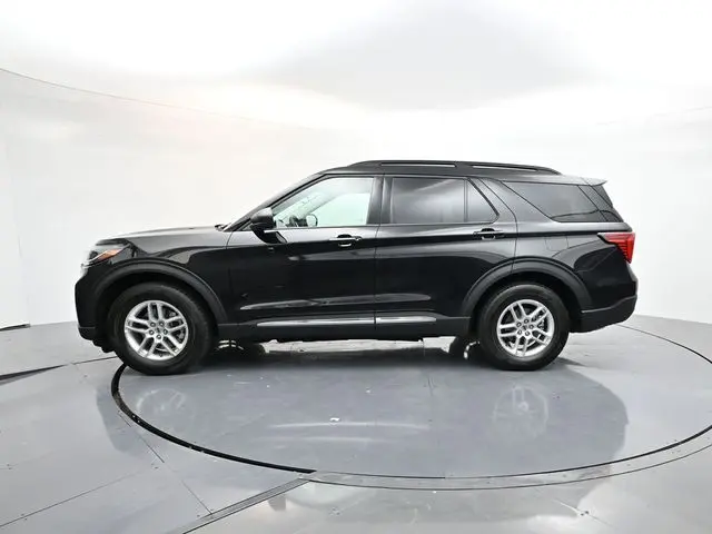 2025 Ford Explorer photo 4