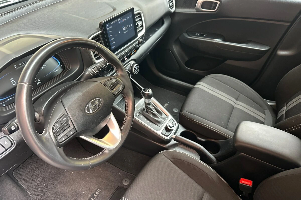 2025 Hyundai Venue SEL - Photo 10