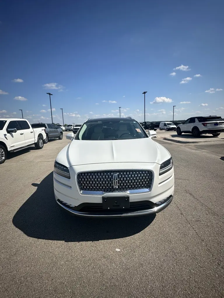 2021 Lincoln Corsair Standard photo 3
