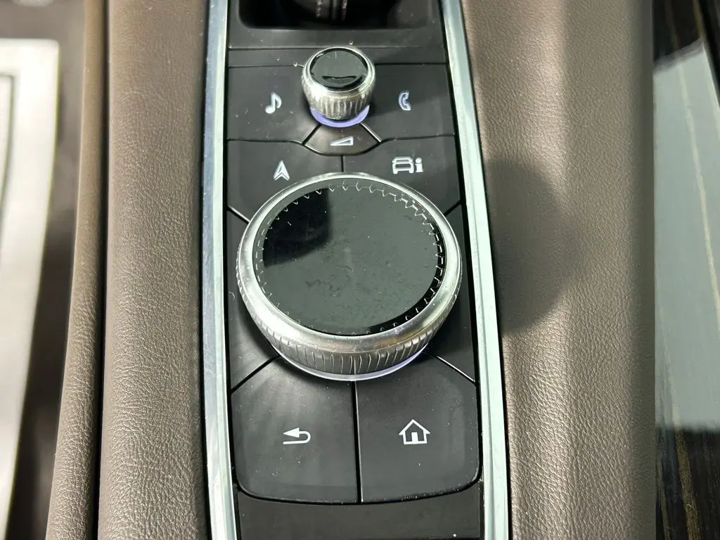 2022 Cadillac Escalade Premium Luxury photo 24