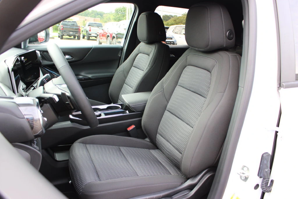 2027 Chevrolet Equinox LT - Photo 10