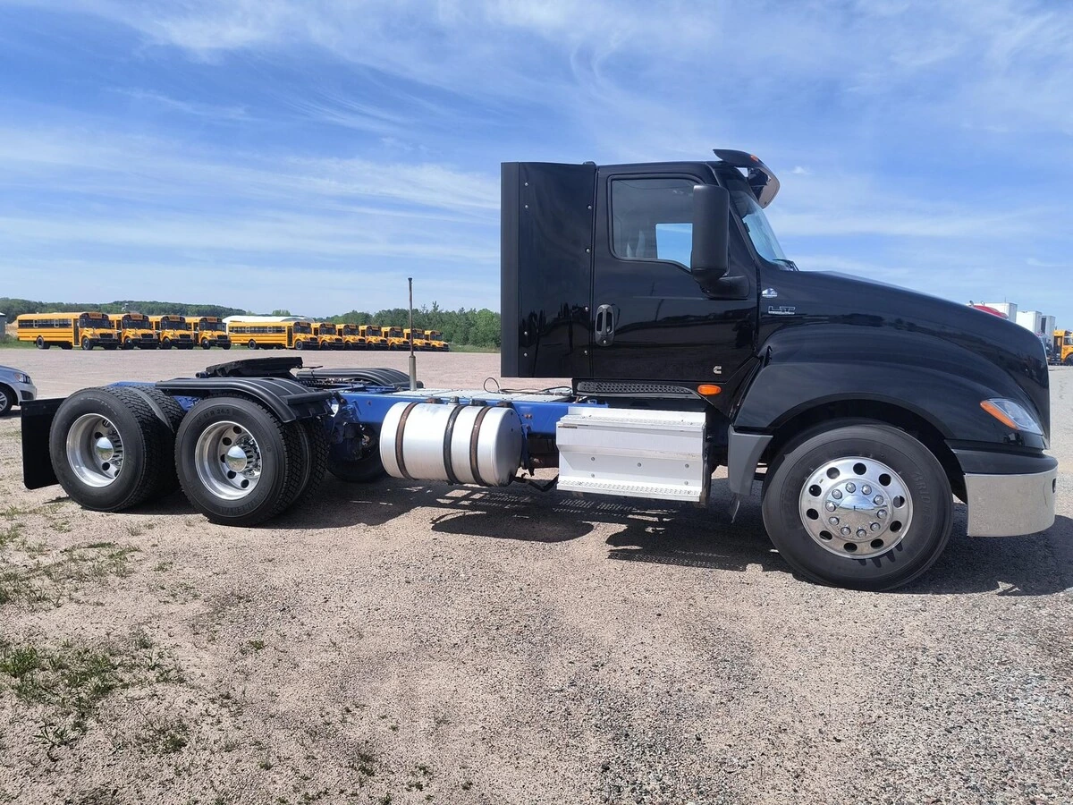 2023 International LT in Plover, WI — photo 4