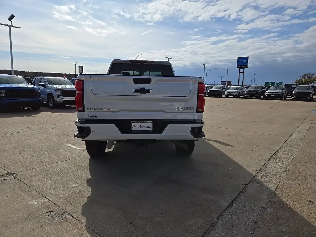 2025 Chevrolet Silverado 2500HD High Country photo 3