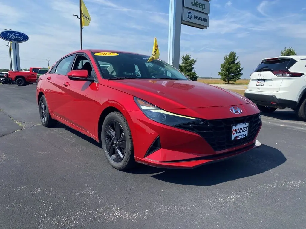 Used 2023 Hyundai Elantra SEL with VIN 5NPLM4AG0PH105011 for sale in Mount Carroll, IL
