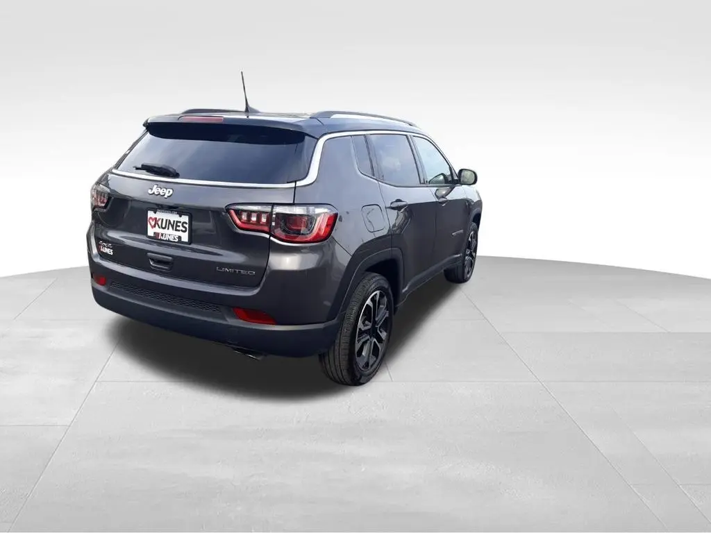 2022 Jeep Compass Limited photo 7