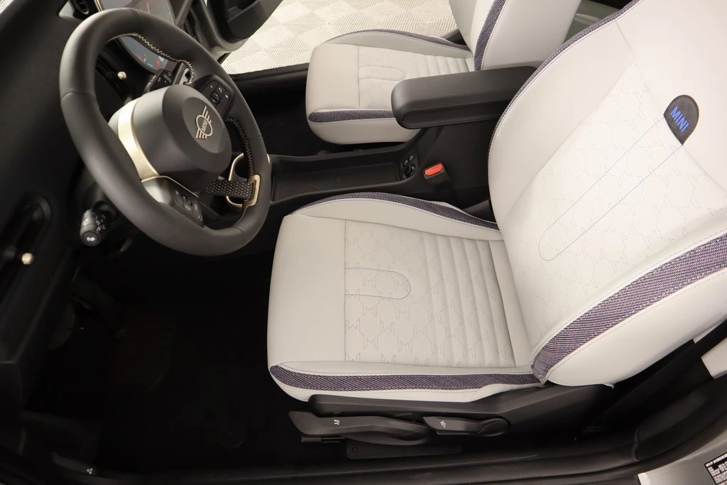 2025 MINI Hardtop 2 Door Base - Photo 11