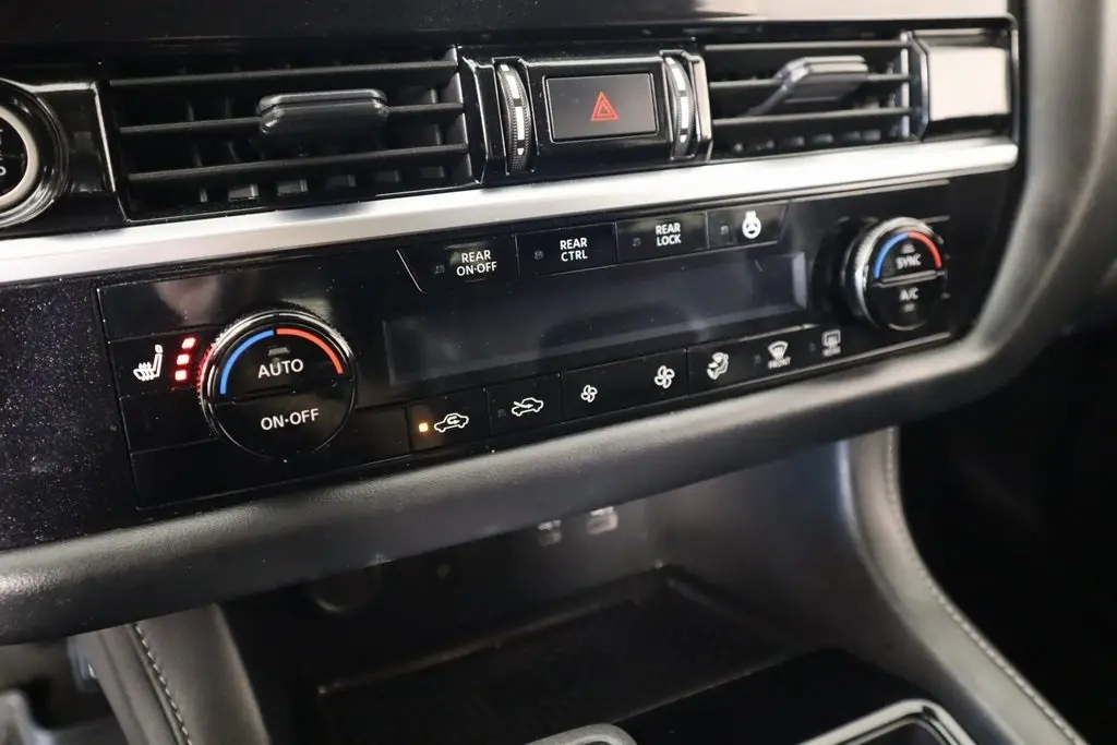 2024 Nissan Pathfinder SL photo 8