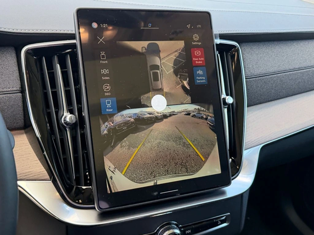 2026 Volvo - image 20