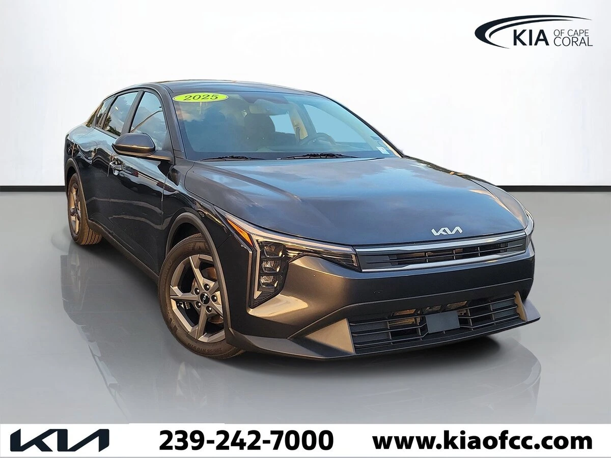 2025 Kia K4 LXS AT's photo
