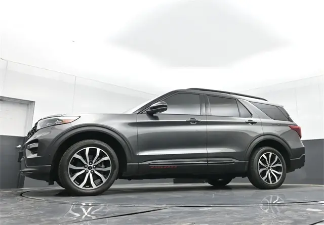 2020 Ford Explorer ST photo 30
