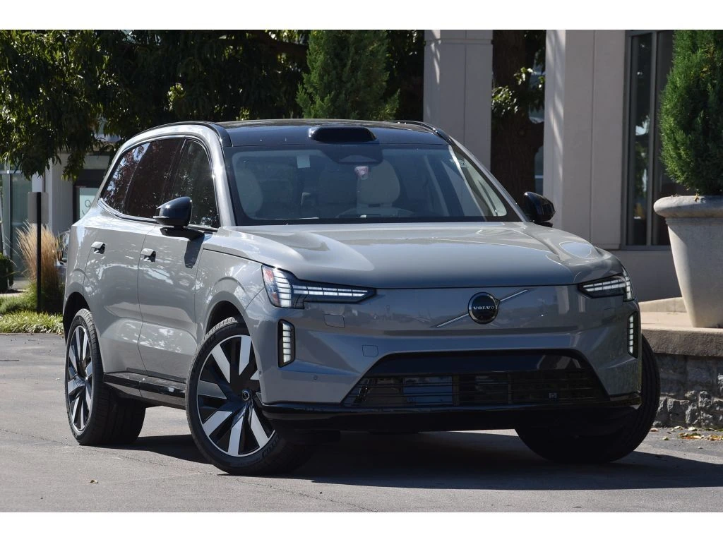 2025 Volvo - image 1