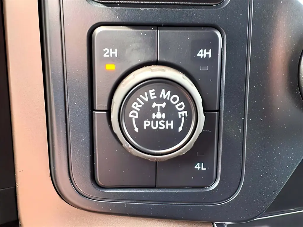2025 Ford F-150 STX photo 8