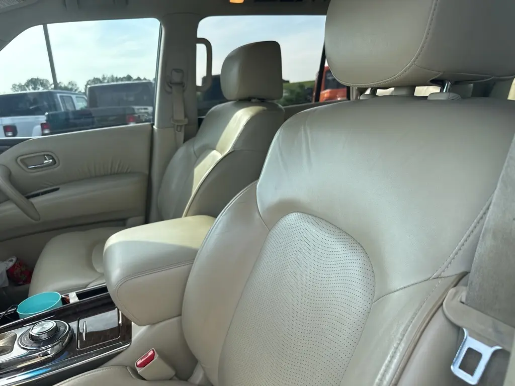 2016 Infiniti QX80 Base photo 13