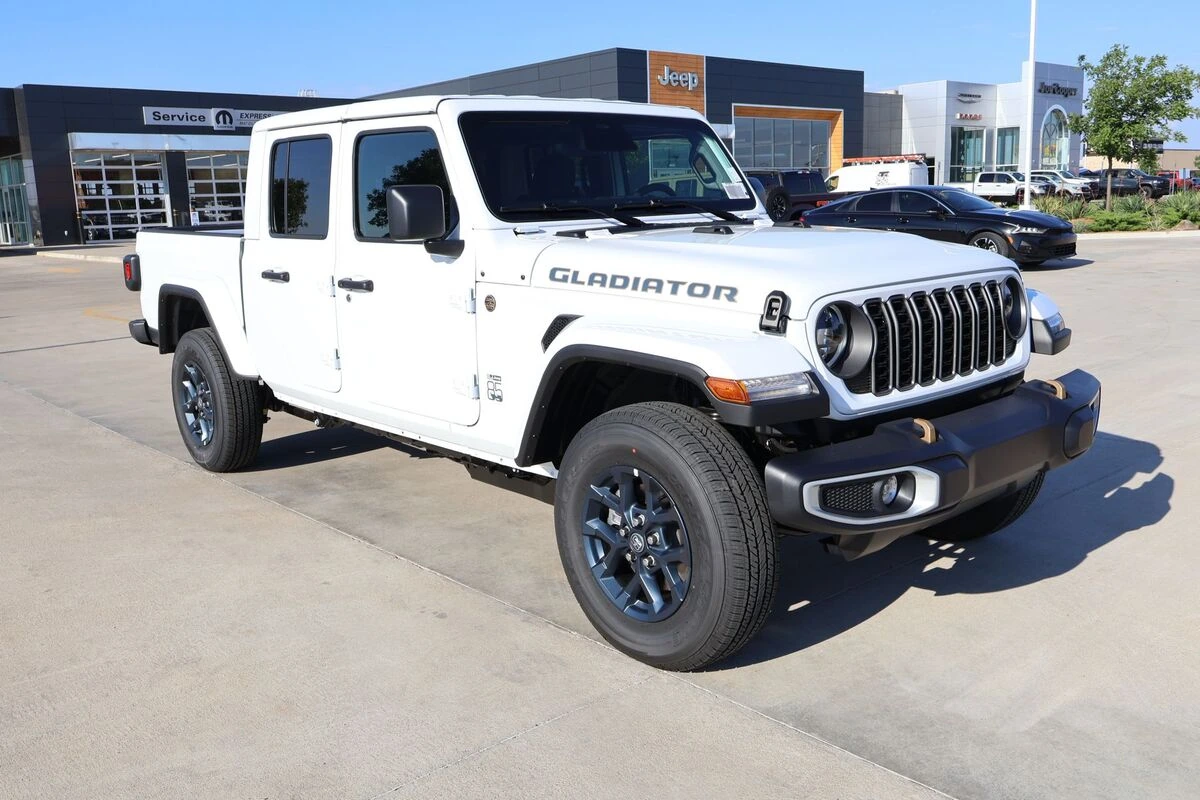 2026 Jeep Gladiator 85th Anniversary Edition Auto's photo