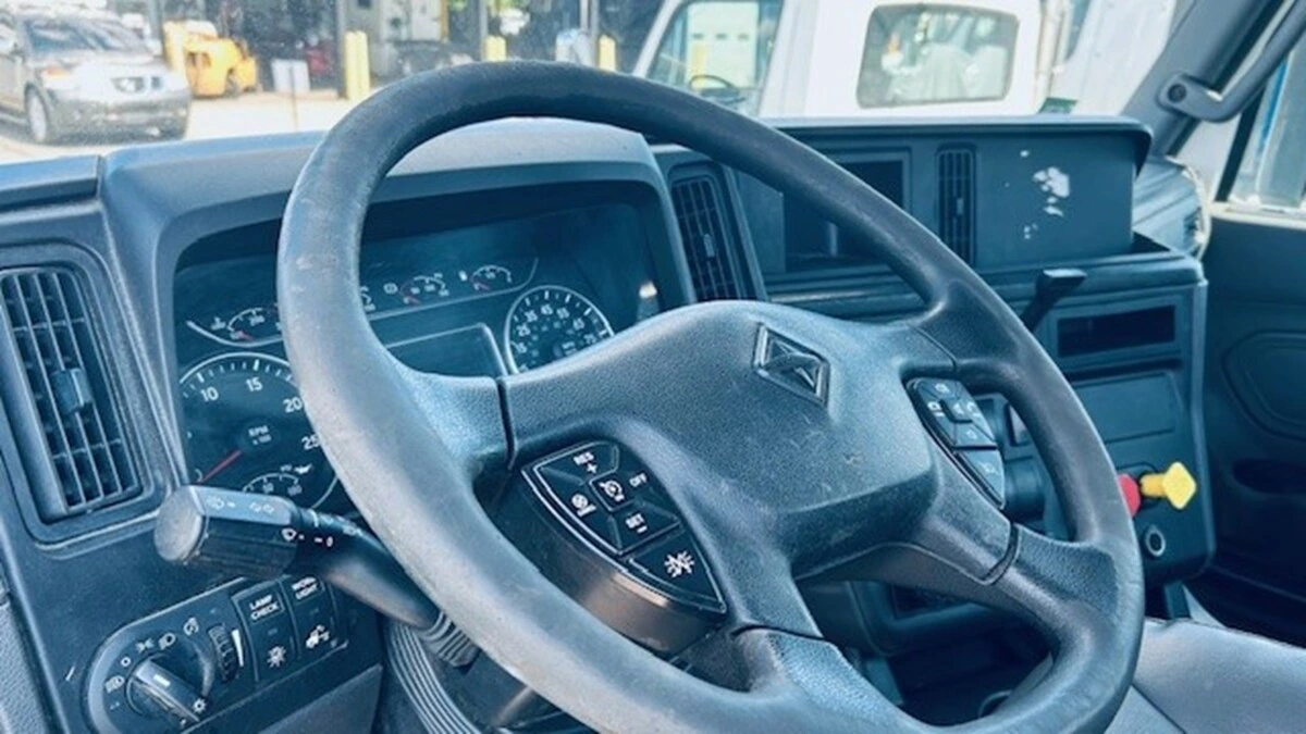 2018 International LT in Warwick, RI — photo 3