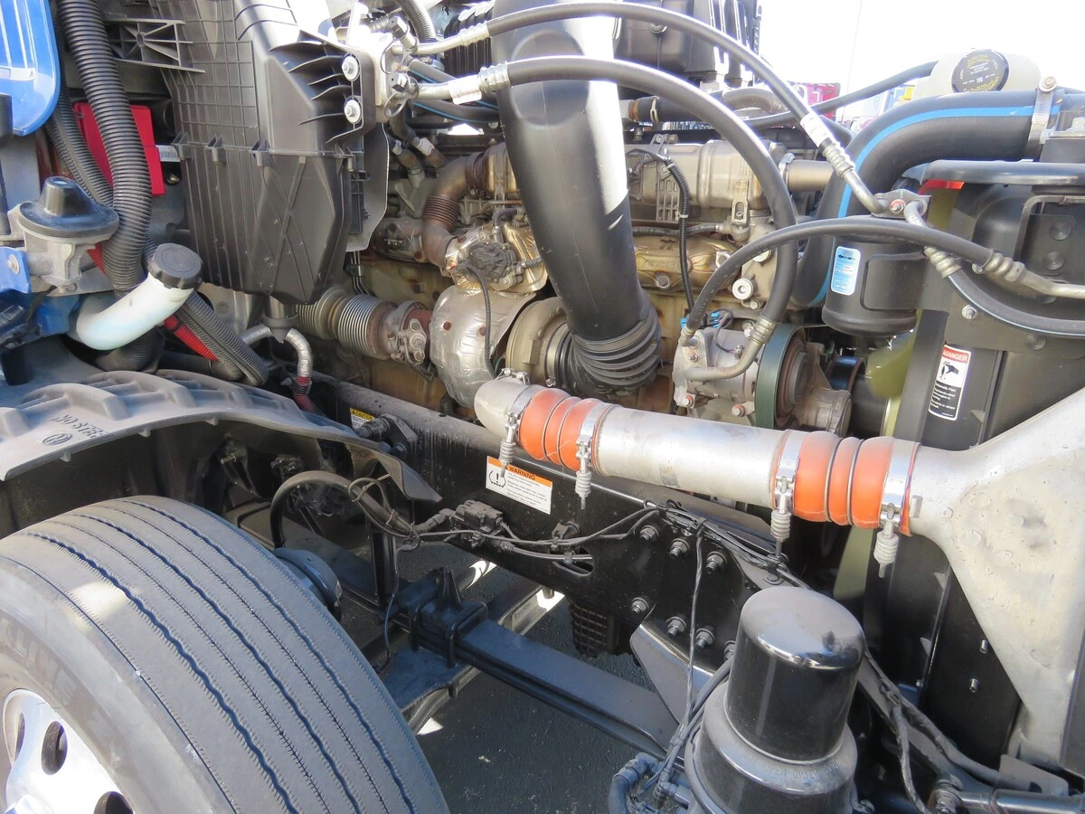 2022 Freightliner Cascadia - image 12