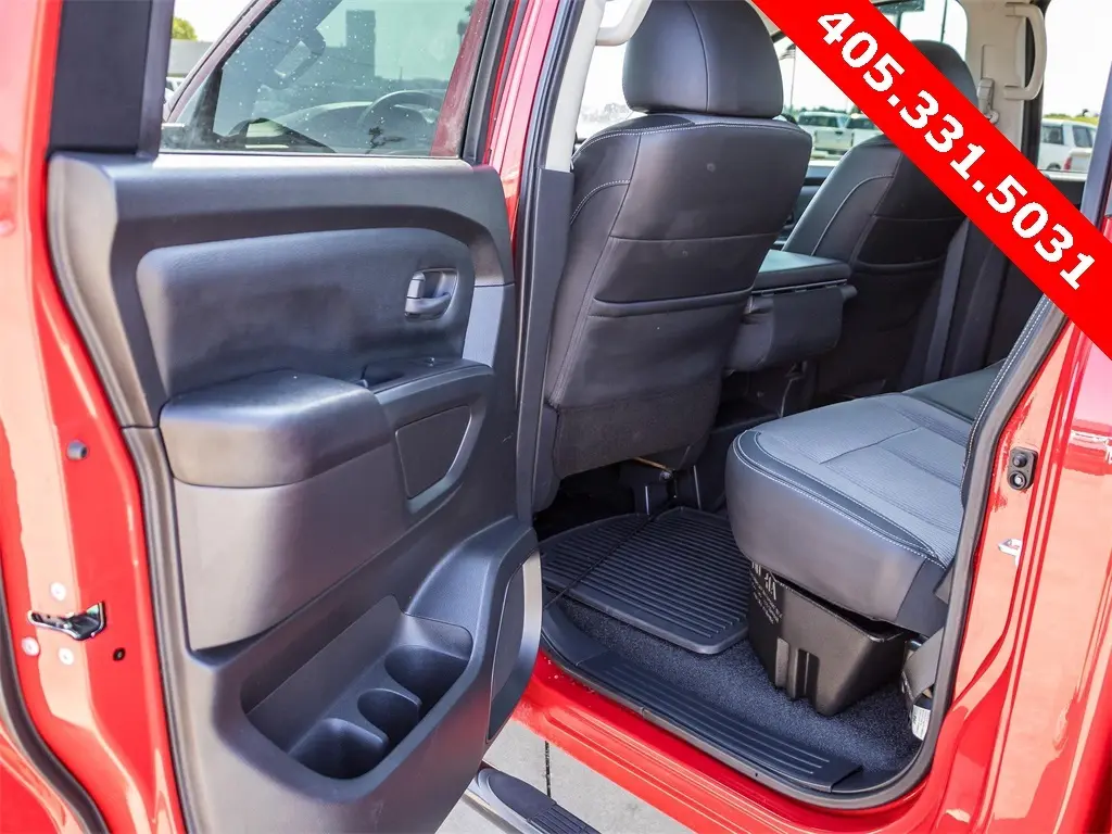 2021 Nissan Titan S photo 16