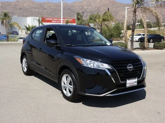 2025 Nissan KICKS PLAY Base's photo