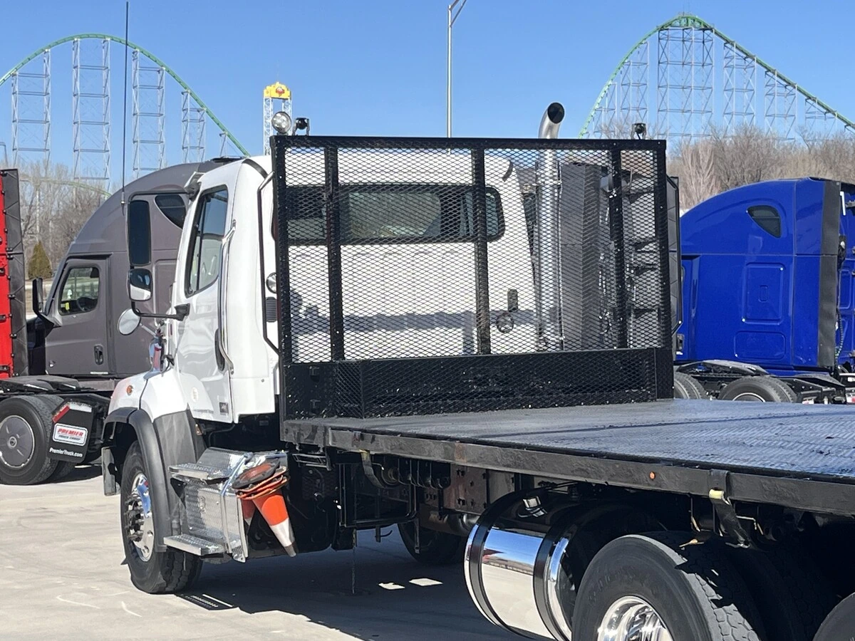 2018 Freightliner 114SD - image 4