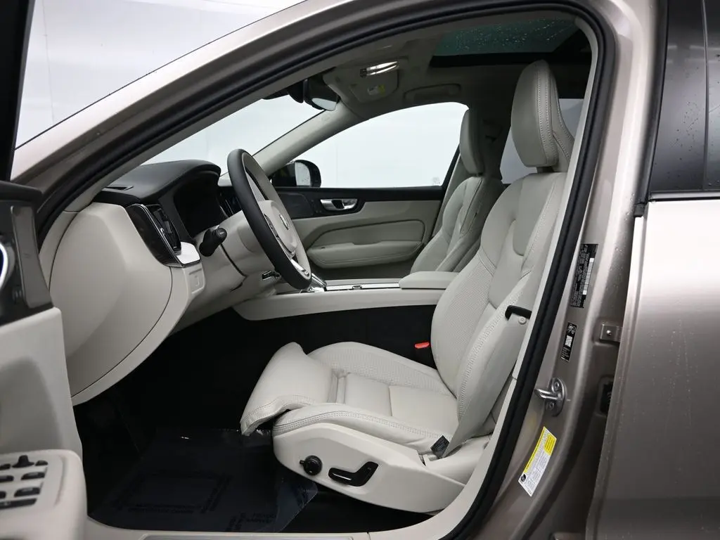 2026 Volvo - image 22