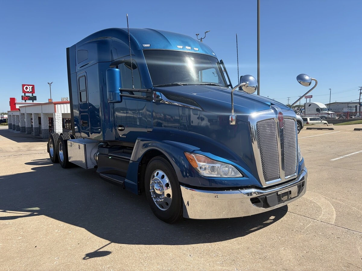 2023 Kenworth T680 — photo 3