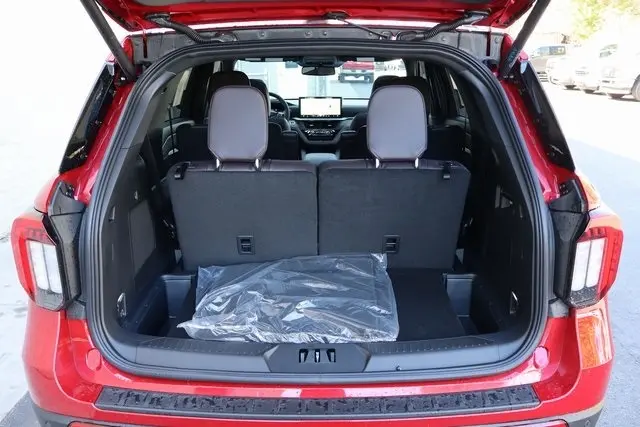 2025 Ford Explorer Platinum photo 19