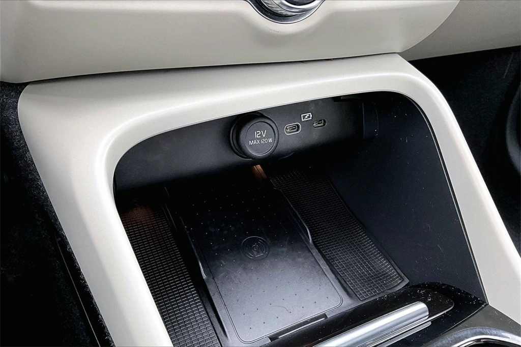 2024 Volvo - image 16