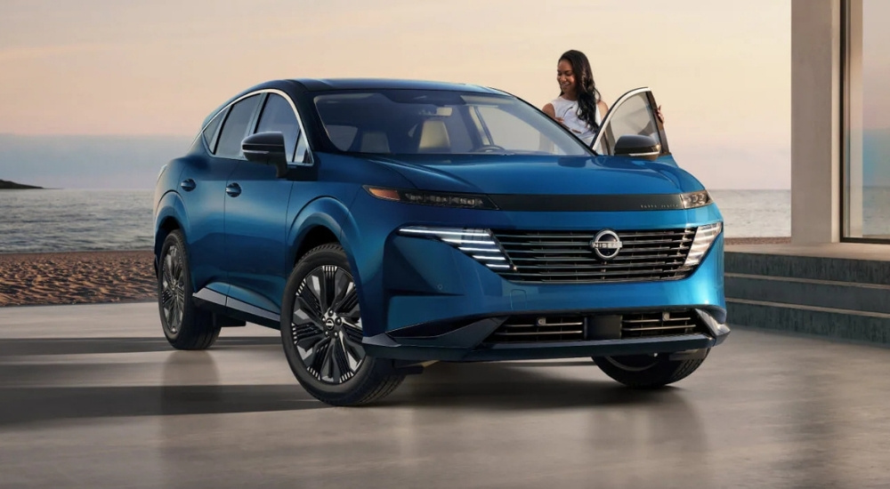 Blue 2025 Nissan Murano Platinum parked at a Nissan dealer near Eagan