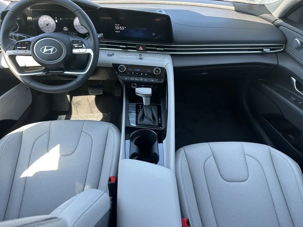 2025 Hyundai Elantra Limited photo 24